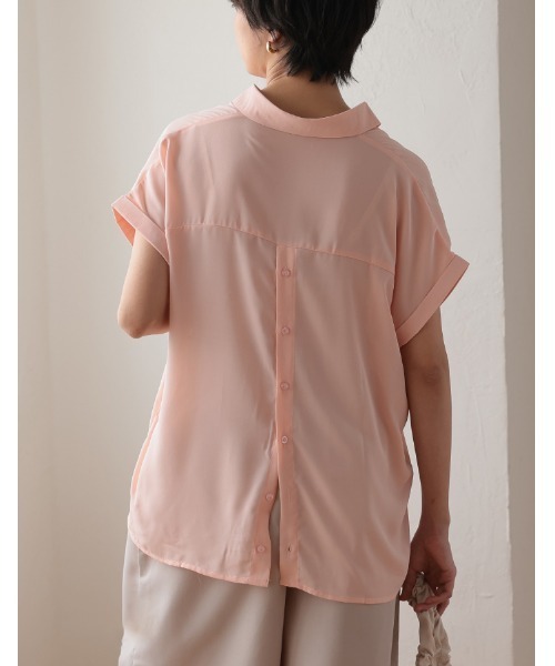 aquagarage(アクアガレージ)の「後ボタン スキッパーシフォンブラウス(シャツ/ブラウス・レディース・ネイビー/グレー/オフホワイト/ピンク/サンドベージュ/カーキ/ブラック・ONESIZE)」の9枚目の写真