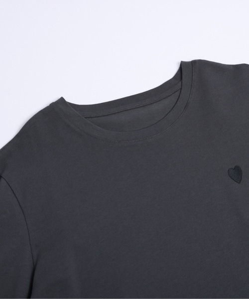 AMELY（エミリー）の「ワンポイントハート刺繍 ロンT（Tシャツ/カットソー・レディース・ホワイト×レッド/ホワイト×ブラック/ブラック×ホワイト/グレー系その他・フリー）」の18枚目の写真