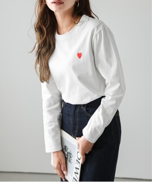 AMELY（エミリー）の「ワンポイントハート刺繍 ロンT（Tシャツ/カットソー・レディース・ホワイト×レッド/ホワイト×ブラック/ブラック×ホワイト/グレー系その他・フリー）」の6枚目の写真