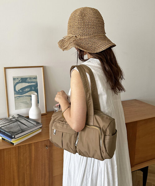 DISCOAT（ディスコート）の「【8ポケットで収納力◎/230g】アウトポケット軽量ドラムバッグ（ボストンバッグ・レディース・ブラック/ベージュ/オリーブ/シルバー・FREE）」の20枚目の写真