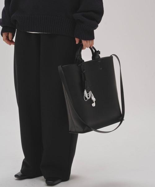 TODAYFUL(トゥデイフル)の「TODAYFUL Useful Leather Bag(L) ユースフルレザーバッグ/12521021(トートバッグ・レディース・ブラック・ONE SIZE)」の2枚目の写真