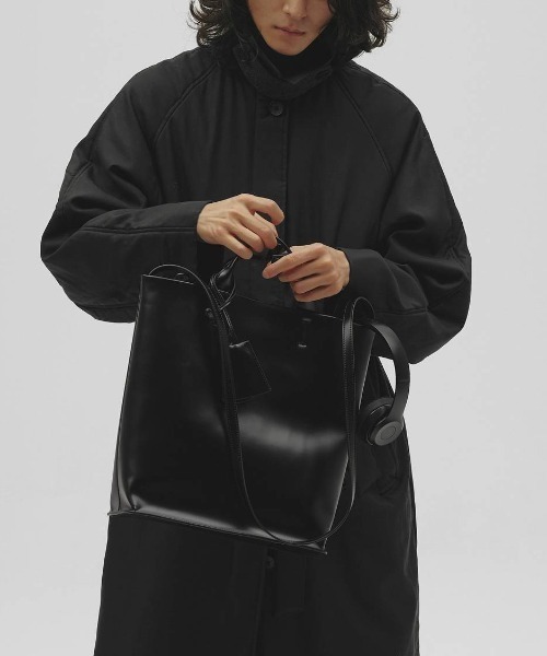 TODAYFUL(トゥデイフル)の「TODAYFUL Useful Leather Bag ユースフルレザーバッグ(L)/12521021(トートバッグ・レディース・ブラック/ダークブラウン・ONE SIZE)」の7枚目の写真