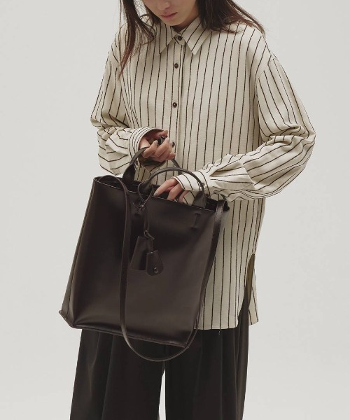 TODAYFUL(トゥデイフル)の「TODAYFUL Useful Leather Bag ユースフルレザーバッグ(L)/12521021(トートバッグ・レディース・ブラック/ダークブラウン・ONE SIZE)」の14枚目の写真