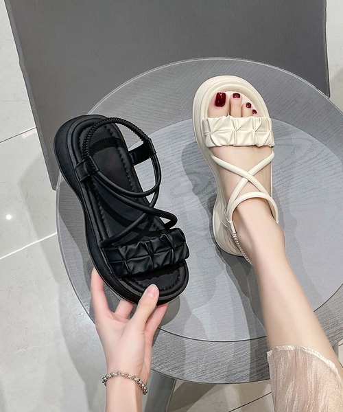 shoes365(シューズスリーシックスファイヴ)の「【shoes 365】クロスストラップギャザーデザイン厚底サンダル (SS)(サンダル・レディース・ベージュ/ブラック/オフホワイト・24.5cm/24.0cm/23.5cm/23.0cm/22.5cm/25.0cm)」の6枚目の写真