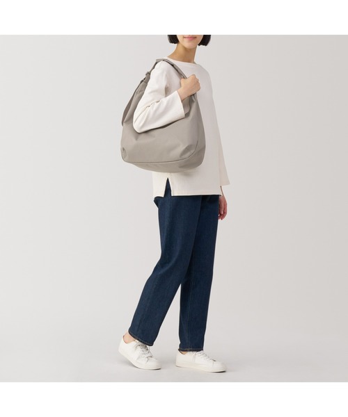 無印良品（ムジルシリョウヒン）の「撥水２ＷＡＹワンショルダーバッグ（ショルダーバッグ・レディース・ダークベージュ/ライトグリーン/ブラック・FREE）」の7枚目の写真