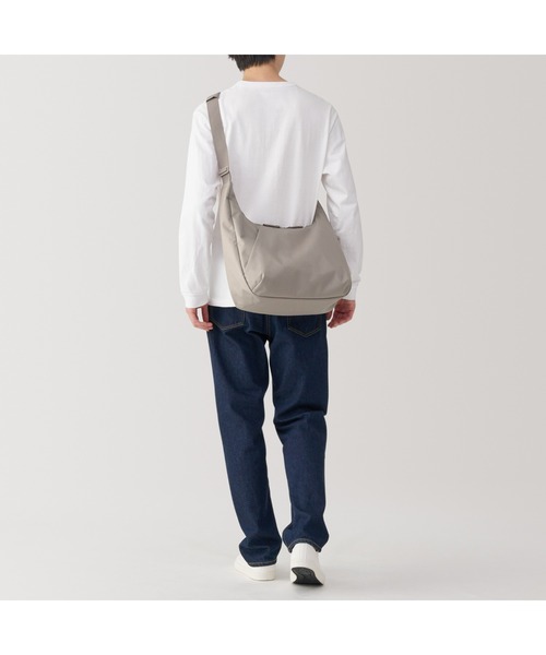 無印良品（ムジルシリョウヒン）の「撥水２ＷＡＹワンショルダーバッグ（ショルダーバッグ・レディース・ダークベージュ/ライトグリーン/ブラック・FREE）」の8枚目の写真