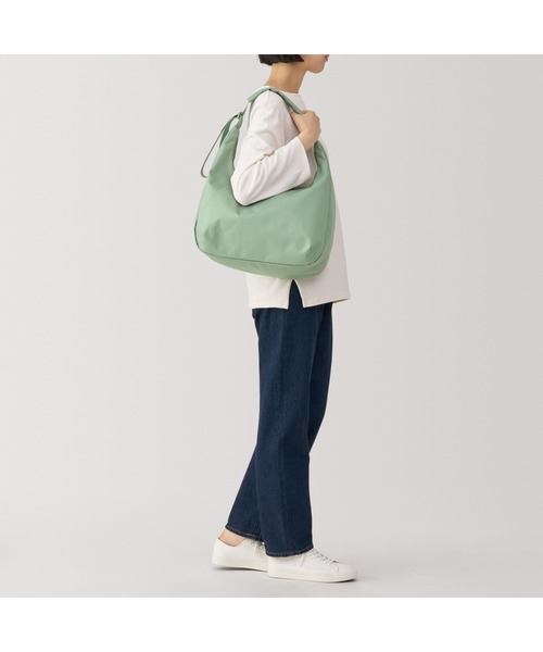 無印良品（ムジルシリョウヒン）の「撥水２ＷＡＹワンショルダーバッグ（ショルダーバッグ・レディース・ダークベージュ/ライトグリーン/ブラック・FREE）」の18枚目の写真