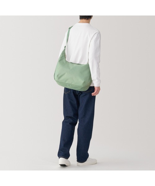 無印良品（ムジルシリョウヒン）の「撥水２ＷＡＹワンショルダーバッグ（ショルダーバッグ・レディース・ダークベージュ/ライトグリーン/ブラック・FREE）」の19枚目の写真