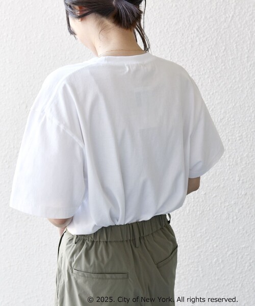 GOOD ROCK SPEED(グッドロックスピード)の「GOOD ROCK SPEED:〈洗濯機可能〉NYC ラウンド ロゴ プリント TEE(Tシャツ/カットソー・レディース・チャコールグレー/ホワイト・ONE SIZE)」の7枚目の写真