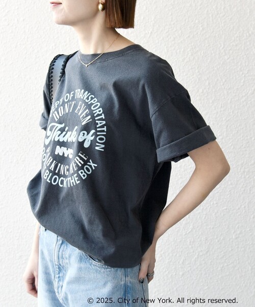 GOOD ROCK SPEED(グッドロックスピード)の「GOOD ROCK SPEED:〈洗濯機可能〉NYC ラウンド ロゴ プリント TEE(Tシャツ/カットソー・レディース・チャコールグレー/ホワイト・ONE SIZE)」の13枚目の写真