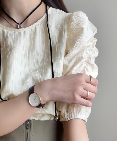 junoah(ジュノア)の「バイカラーリップルギャザースリーブトップス(シャツ/ブラウス・レディース・ホワイト系その他/ホワイト系その他2/ブラック・SMALL/MEDIUM/LARGE)」の6枚目の写真