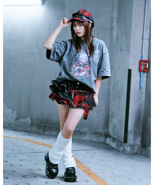 TRAVAS TOKYO(トラバス トウキョウ)の「『TRAVAS TOKYO/トラバス トーキョー』イラストプリント加工Tシャツ(Tシャツ/カットソー・レディース・チャコールグレー/ブラック・FREE)」の5枚目の写真