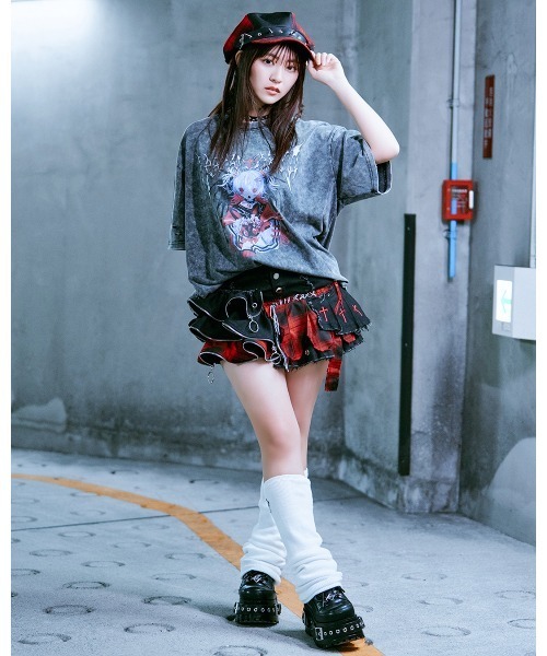 TRAVAS TOKYO(トラバス トウキョウ)の「『TRAVAS TOKYO/トラバス トーキョー』イラストプリント加工Tシャツ(Tシャツ/カットソー・レディース・チャコールグレー/ブラック・FREE)」の4枚目の写真