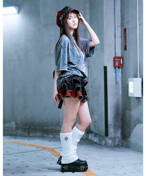 TRAVAS TOKYO(トラバス トウキョウ)の「『TRAVAS TOKYO/トラバス トーキョー』イラストプリント加工Tシャツ(Tシャツ/カットソー・レディース・チャコールグレー/ブラック・FREE)」の6枚目の写真