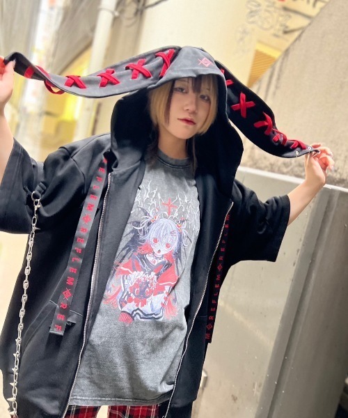 TRAVAS TOKYO(トラバス トウキョウ)の「『TRAVAS TOKYO/トラバス トーキョー』イラストプリント加工Tシャツ(Tシャツ/カットソー・レディース・チャコールグレー/ブラック・FREE)」の19枚目の写真