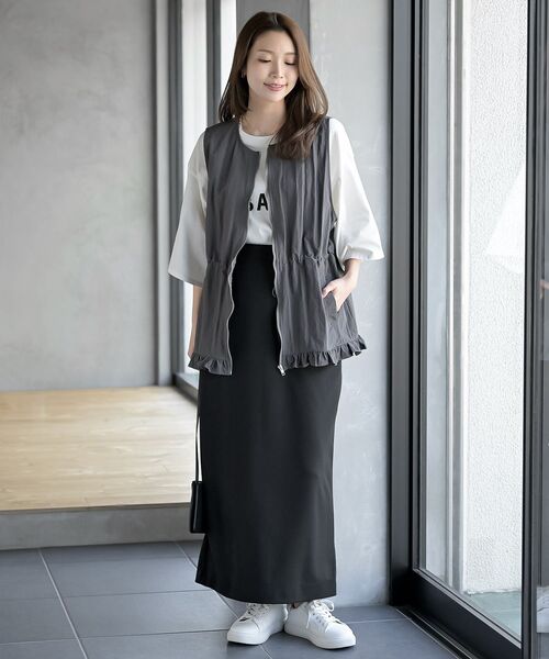 rps（アールピーエス）の「ナイロン裾フリルＺＩＰベスト（ベスト・レディース・ブラック/チャコールグレー・フリー）」の3枚目の写真