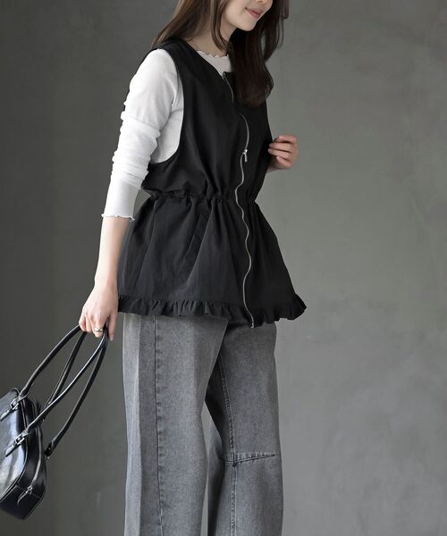 rps（アールピーエス）の「ナイロン裾フリルＺＩＰベスト（ベスト・レディース・ブラック/チャコールグレー・フリー）」の12枚目の写真