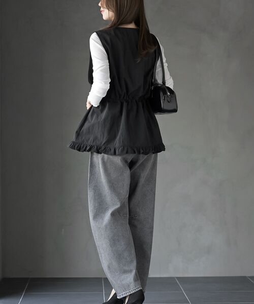 rps（アールピーエス）の「ナイロン裾フリルＺＩＰベスト（ベスト・レディース・ブラック/チャコールグレー・フリー）」の13枚目の写真