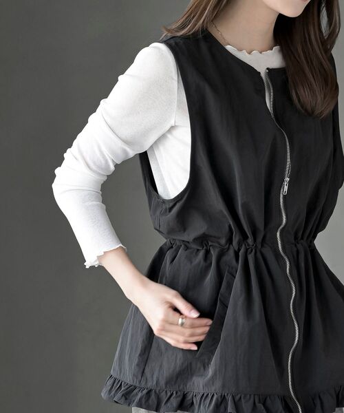 rps（アールピーエス）の「ナイロン裾フリルＺＩＰベスト（ベスト・レディース・ブラック/チャコールグレー・フリー）」の15枚目の写真