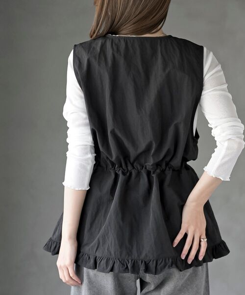 rps（アールピーエス）の「ナイロン裾フリルＺＩＰベスト（ベスト・レディース・ブラック/チャコールグレー・フリー）」の16枚目の写真