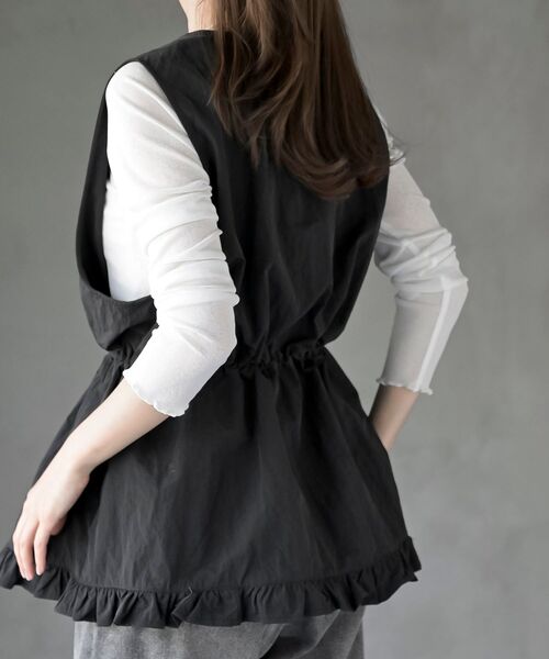 rps（アールピーエス）の「ナイロン裾フリルＺＩＰベスト（ベスト・レディース・ブラック/チャコールグレー・フリー）」の17枚目の写真