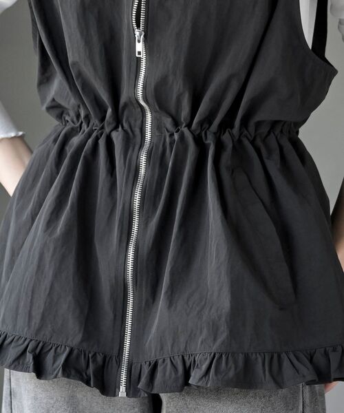 rps（アールピーエス）の「ナイロン裾フリルＺＩＰベスト（ベスト・レディース・ブラック/チャコールグレー・フリー）」の18枚目の写真