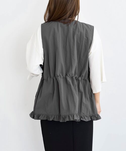 rps（アールピーエス）の「ナイロン裾フリルＺＩＰベスト（ベスト・レディース・ブラック/チャコールグレー・フリー）」の20枚目の写真