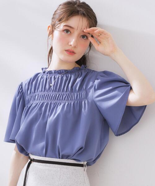 couture brooch(クチュールブローチ)の「【二の腕カバー・通勤】シャーリングシアーブラウス(シャツ/ブラウス・レディース・ライトグレー/チャコールグレー/ブルー・36/38/40/42)」の3枚目の写真