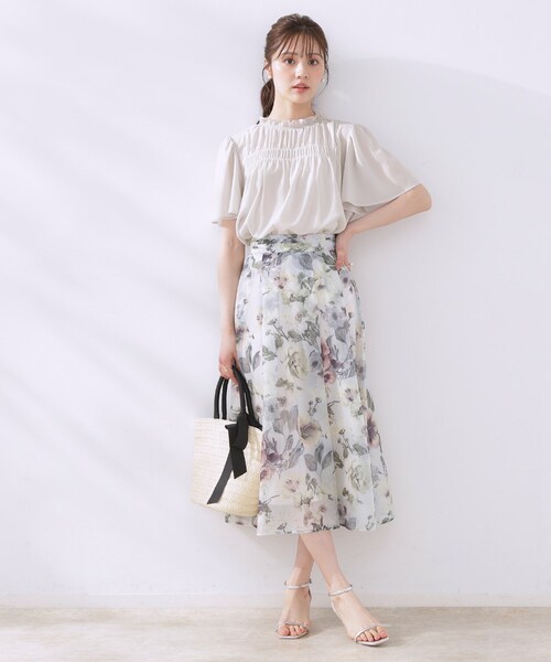 couture brooch(クチュールブローチ)の「【二の腕カバー・通勤】シャーリングシアーブラウス(シャツ/ブラウス・レディース・ライトグレー/チャコールグレー/ブルー・36/38/40/42)」の4枚目の写真