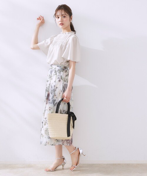 couture brooch(クチュールブローチ)の「【二の腕カバー・通勤】シャーリングシアーブラウス(シャツ/ブラウス・レディース・ライトグレー/チャコールグレー/ブルー・36/38/40/42)」の5枚目の写真