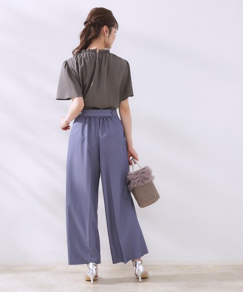 couture brooch(クチュールブローチ)の「【二の腕カバー・通勤】シャーリングシアーブラウス(シャツ/ブラウス・レディース・ライトグレー/チャコールグレー/ブルー・36/38/40/42)」の16枚目の写真