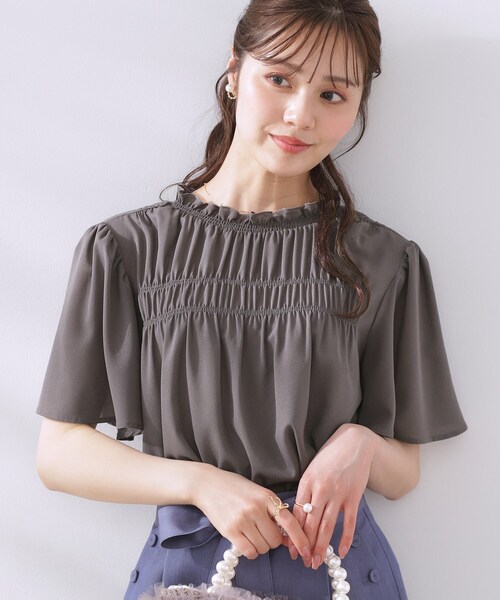 couture brooch(クチュールブローチ)の「【二の腕カバー・通勤】シャーリングシアーブラウス(シャツ/ブラウス・レディース・ライトグレー/チャコールグレー/ブルー・36/38/40/42)」の17枚目の写真