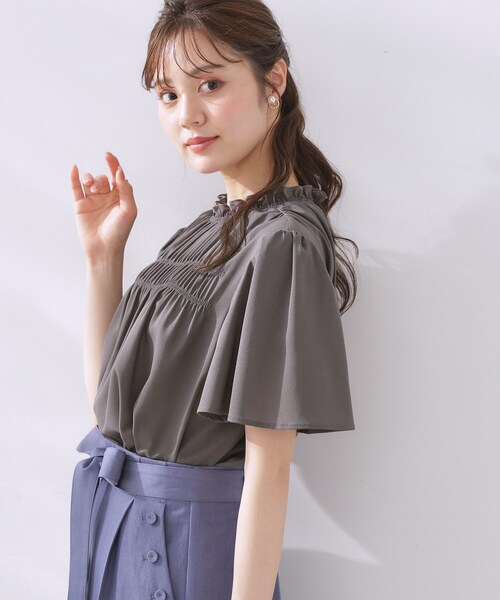 couture brooch(クチュールブローチ)の「【二の腕カバー・通勤】シャーリングシアーブラウス(シャツ/ブラウス・レディース・ライトグレー/チャコールグレー/ブルー・36/38/40/42)」の18枚目の写真