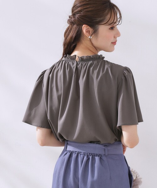 couture brooch(クチュールブローチ)の「【二の腕カバー・通勤】シャーリングシアーブラウス(シャツ/ブラウス・レディース・ライトグレー/チャコールグレー/ブルー・36/38/40/42)」の19枚目の写真