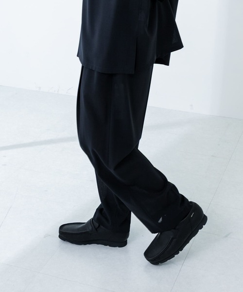 ATON（エイトン）の「『別注』ATON×URBAN RESEARCH TWO TUCKED EASY