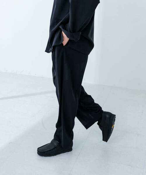 ATON（エイトン）の「『別注』ATON×URBAN RESEARCH TWO TUCKED EASY
