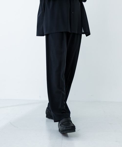 ATON（エイトン）の「『別注』ATON×URBAN RESEARCH TWO TUCKED EASY