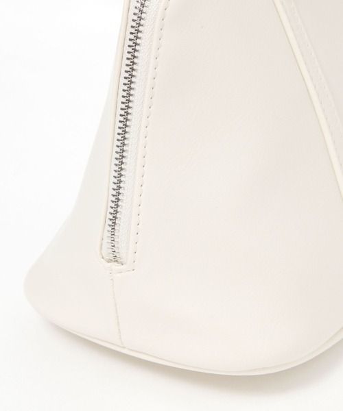 LAKOLE（ラコレ）の「ソフトラージボストンバッグ / 496688（ボストンバッグ・レディース・ブラック/オフホワイト/ライトブラウン・FREE）」の6枚目の写真