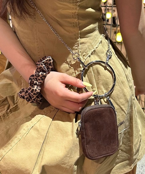 FOREVER 21（フォーエバー トゥエンティーワン）の「【2025SS】ポーチモバイルショルダー（スマホグッズ・レディース・シルバー/アニマル/ブラウン・FREE）」の2枚目の写真