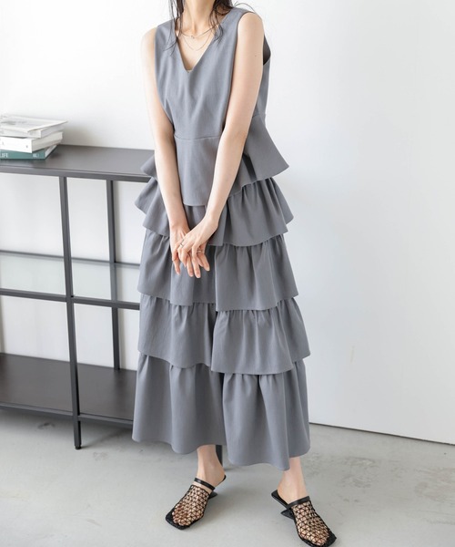 AMELY(エミリー)の「ペプラム×ラッフルスカートセットアップ(セットアップ・レディース・ベージュ/グレー/ブラック/ミント・M/L)」の3枚目の写真