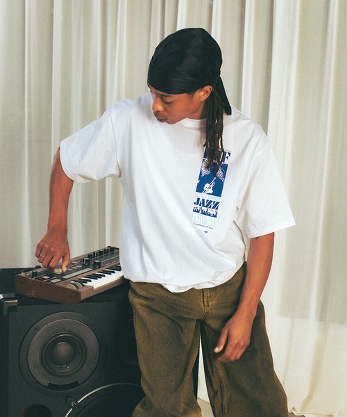 HUF（ハフ）の「WORLD JAZZ FESTIVAL TEE（Tシャツ/カットソー・メンズ・ホワイト/ブラック・S/M/L/XL/XXL）」の4枚目の写真