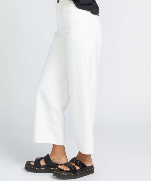 VOLCOM(ボルコム)の「【VOLCOM/ボルコム】 Womens Weellow Denim /ルーズフィットクロップド丈デニムパンツ(デニムパンツ・レディース・ホワイト・25inch/24inch)」の2枚目の写真