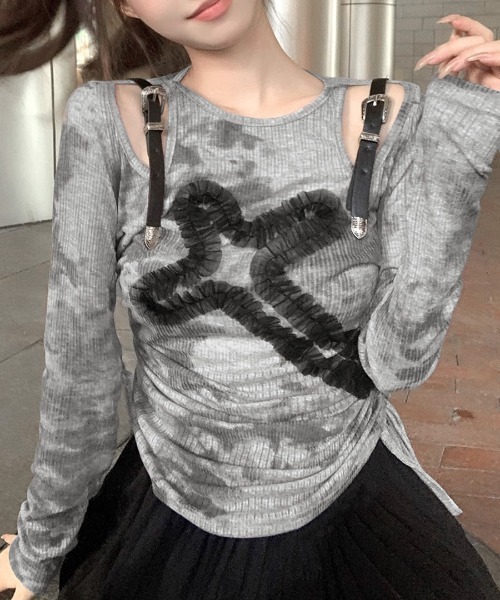REMUR(レミュール)の「サイドシャーリングクロス柄長袖トップス 肩ベルト付き(Tシャツ/カットソー・レディース・グレー・M)」の1枚目の写真