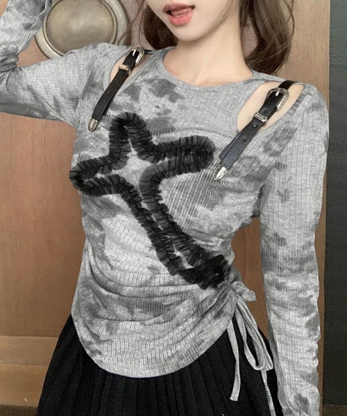 REMUR(レミュール)の「サイドシャーリングクロス柄長袖トップス 肩ベルト付き(Tシャツ/カットソー・レディース・グレー・M)」の4枚目の写真