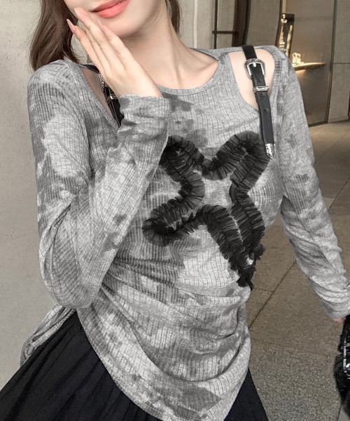 REMUR(レミュール)の「サイドシャーリングクロス柄長袖トップス 肩ベルト付き(Tシャツ/カットソー・レディース・グレー・M)」の12枚目の写真