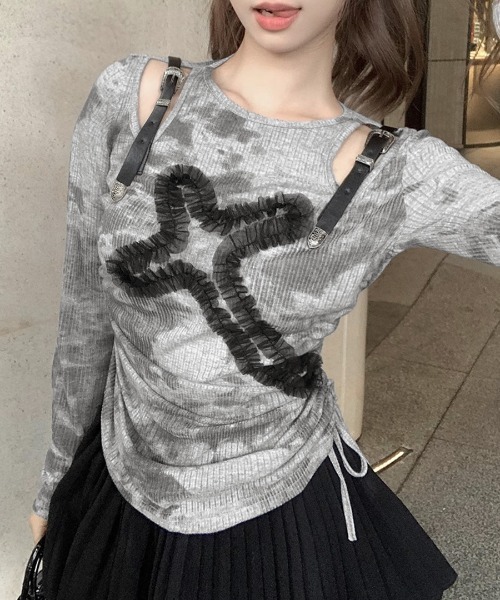 REMUR(レミュール)の「サイドシャーリングクロス柄長袖トップス 肩ベルト付き(Tシャツ/カットソー・レディース・グレー・M)」の13枚目の写真