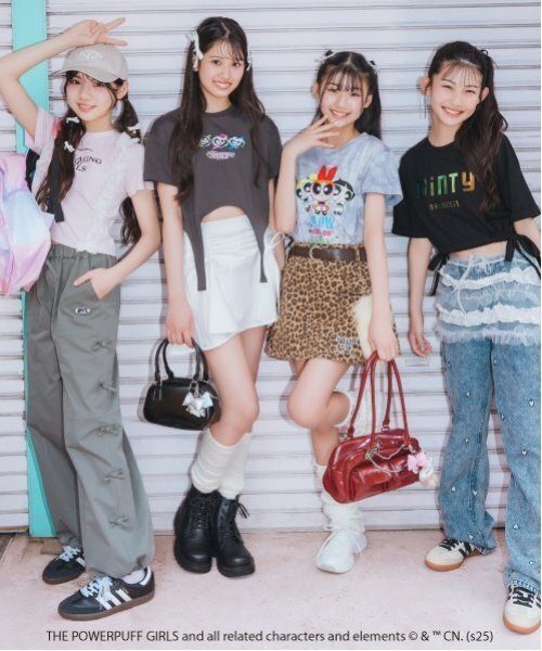 by LOVEiT(バイラビット)の「【The Powerpuff Girls】ガーターTシャツ(接触冷感)(Tシャツ/カットソー・キッズ・オフホワイト/ブルーグレー/チャコール・150cm/140cm/160cm/130cm)」の15枚目の写真
