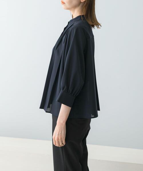 URBAN RESEARCH ROSSO WOMEN（アーバンリサーチ　ロッソ）の「タックデザインブラウス（シャツ/ブラウス・レディース・オフホワイト/ネイビー・FREE）」の13枚目の写真