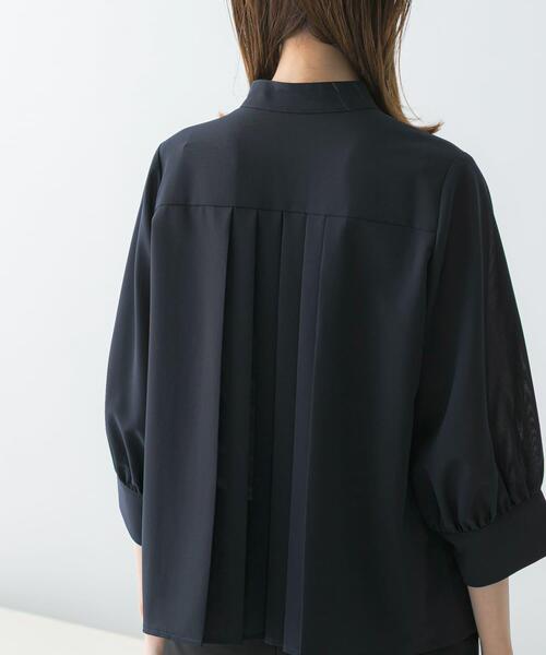 URBAN RESEARCH ROSSO WOMEN（アーバンリサーチ　ロッソ）の「タックデザインブラウス（シャツ/ブラウス・レディース・オフホワイト/ネイビー・FREE）」の20枚目の写真