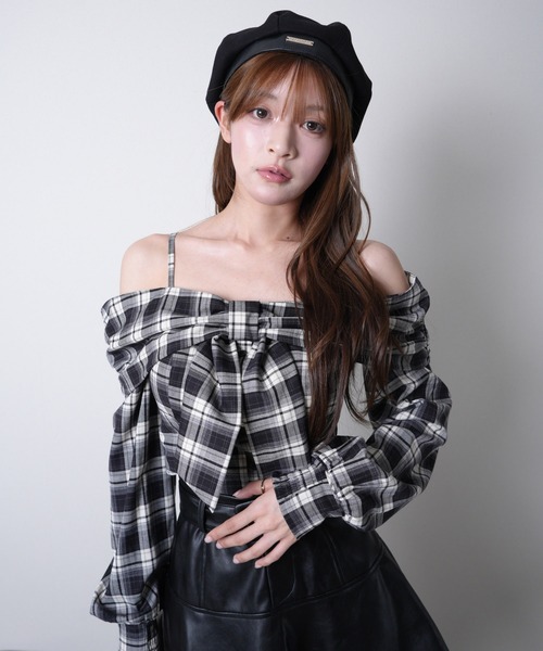 LIPSERVICE（リップサービス）の「オフショルリボンチェックシャツトップス（シャツ/ブラウス・レディース・ブラウン/ブラック・FREE）」の3枚目の写真